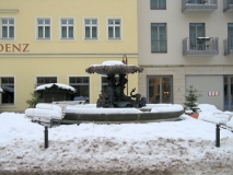 winterlicher_halber_Sendig-Brunnen_klein