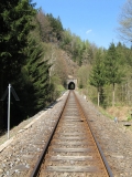 Eisenbahnstrecke_mit_Tunnel_Sebnitztal_klein