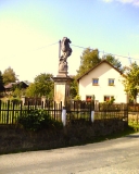 Statue_in_Binsdorf_klein